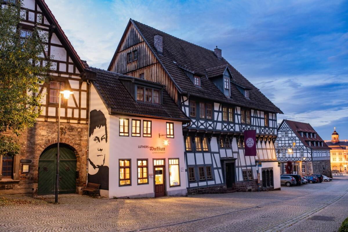 Lutherhaus Eisenach - Ostfassade mit Luthers Werkstatt und Graffitto
