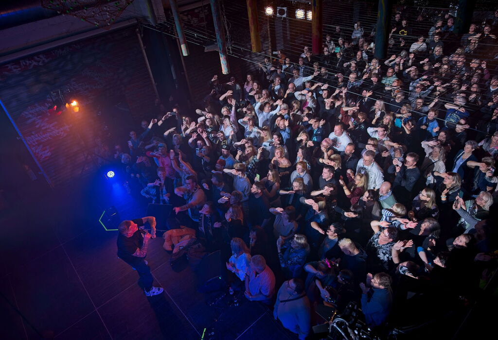 Publikum bei einem Konzert im Pressenwerk Bad Salzungen