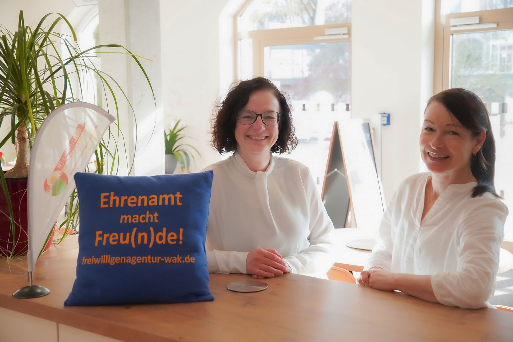 Katrin Biermann und Katrin Knüpfer von der Freiwilligenagentur Wartburgkreis