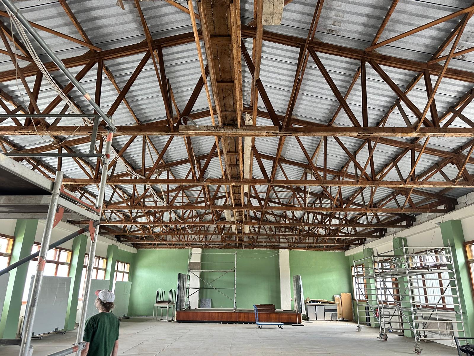 Kulturhaus Neukirchen: Rückbau Saaldecke im Juni 2025