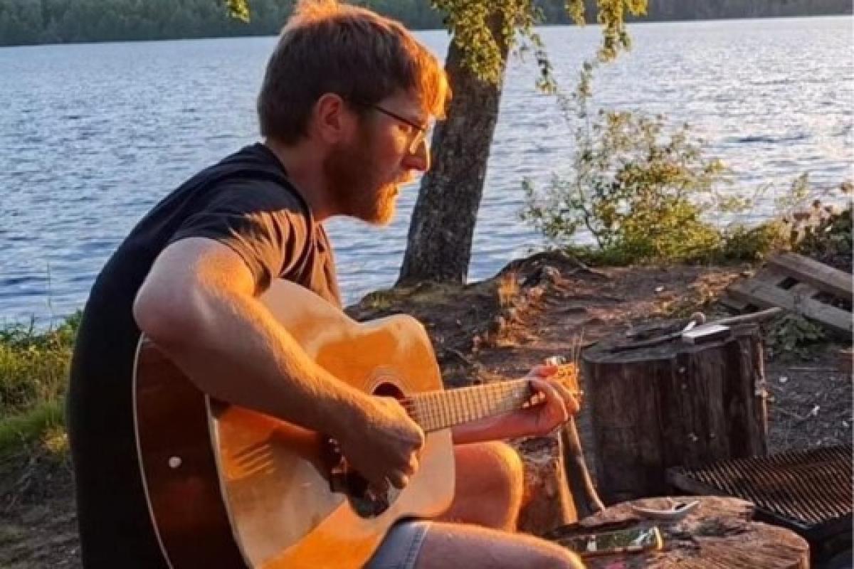 Bild zur Veranstaltung: No Famous Songs - Sunset Garden mit Michael Schenk